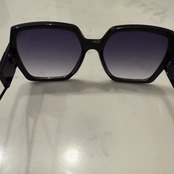 Oversized Gradient Sunglasses - Picture 5 of 5